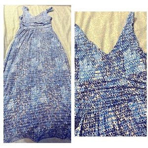 Maxi dress by Cynthia Rowley like new. Flattering waist line, pockets